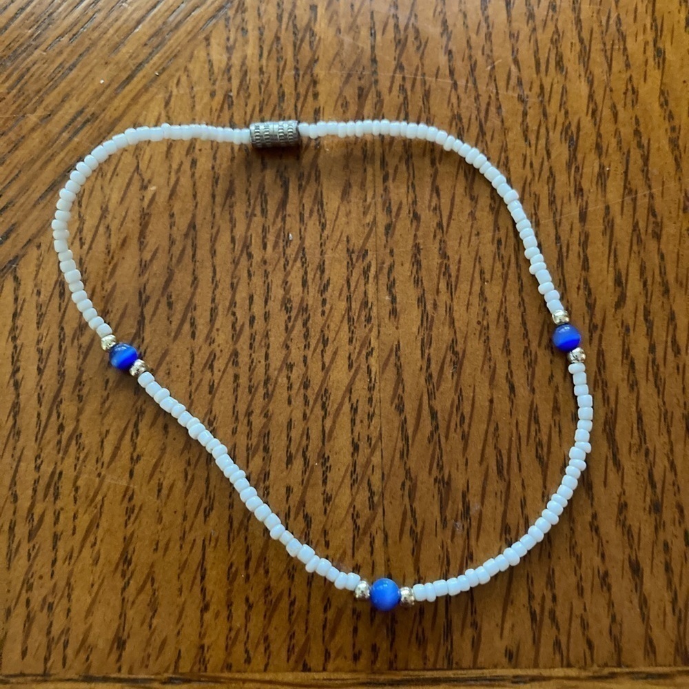 Let’s go beach motif. White Glass Seed Bead Anklet and Puka Shell Necklace
